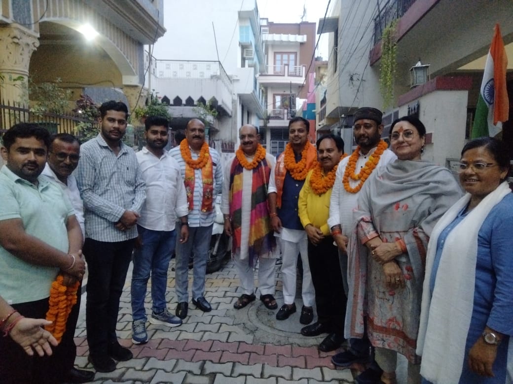 नवनियुक्त कार्यकारिणी को बुलाकर अपने आवास पर किया स्वागत
